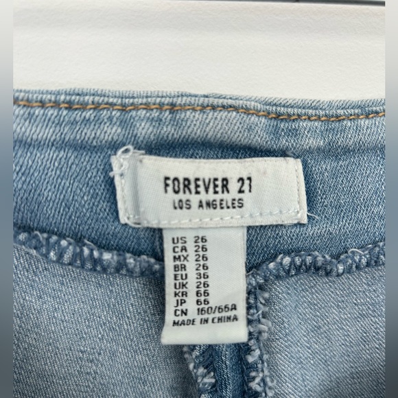 Forever 21 High Waisted Wide Leg Light Jeans Size 26 - Picture 3 of 3